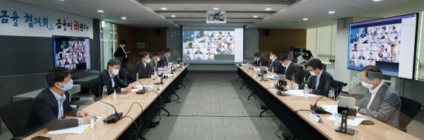 손병두 금융위원회 부위원장(왼쪽 가운데)이 24일 서울 마포구 '프론트원'에서 열린 디지털금융협의회에 참석해 모두발언을 하고 있다. (사진=금융위원회)