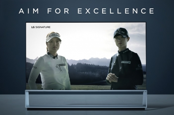 LG전자가 고진영(왼쪽), 박성현 선수와 함께 제작한 '마스터 스토리' 디지털 캠페인 영상의 캡처 이미지 (사진=LG전자)