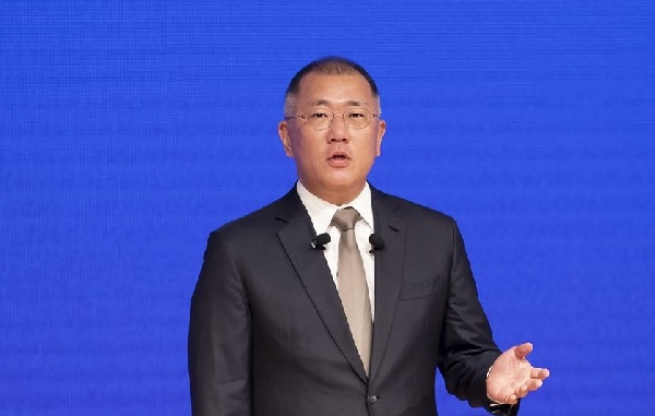 2020년 1월 2일 서울 서초구 현대차 본사에서 열린 시무식에서 신년사를 하는 정 의선 회장. (사진=연합뉴스)