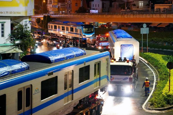 CJ제마뎁이 호치만 메트로 1호선 전동차를 운송하고 있다. (사진=CJ대한통운)