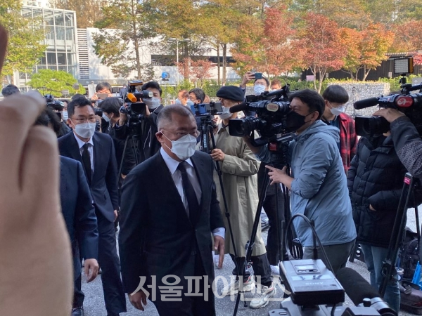 정의선 현대차그룹 회장이 故이건희 삼성그룹 회장의 빈소를 방문하고 있다. (사진=오세정 기자)