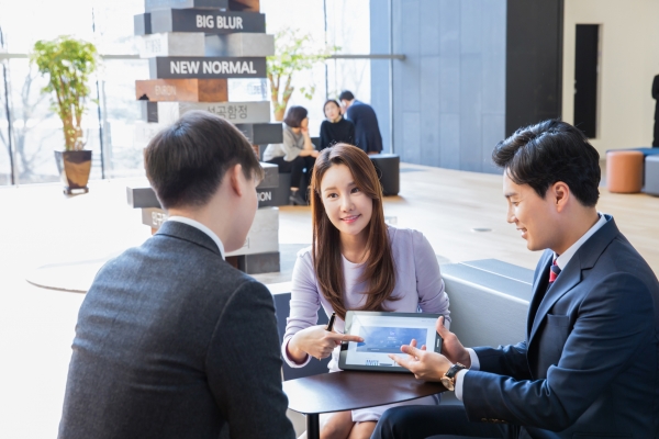 삼성생명은 고객 불편을 해소하고 보험 컨설턴트의 효율성을 높이기 위해 보험 계약과정을 디지털화한 '디지털 청약 프로세스'를 도입했다고 8일 밝혔다. (사진=삼성생명)