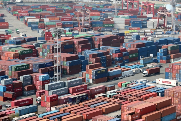 부산항 신선대 컨테이너 터미널. (사진=연합뉴스)