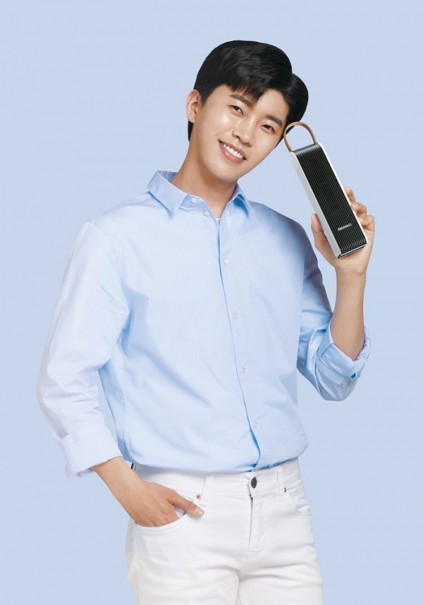 청호나이스 휴대용 공기청정기 올웨이즈와 모델 임영웅 (사진=청호나이스)