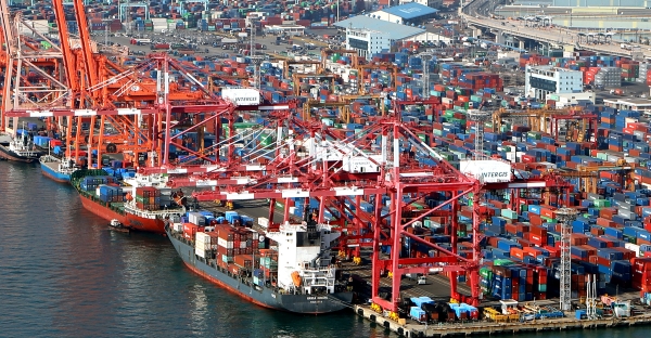 우리나라 수출의 교두보인 부산항 감만부두의 모습. (사진=연합뉴스)