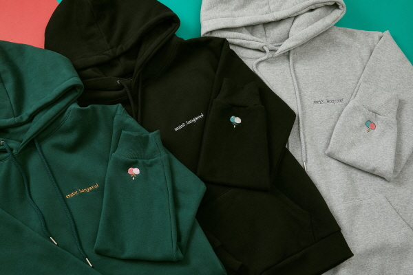 카카오커머스의 주문 제작 플랫폼 '카카오메이커스'가 '쌍방울'과 함께 단독 컬래버레이션 상품 '쌩.방울 성탄 에디션'을 출시한다고 8일 밝혔다. (사진=카카오커머스)