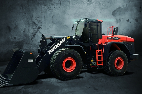 두산인프라코어 유럽법인(DIEU)에서 온라인을 통해 최초 공개한 신형 DL-7시리즈 휠로더 (사진=두산인프라코어)