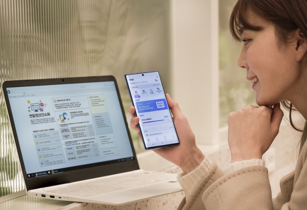 패스 인증서를 통해 연말정산 간소화 서비스를 이용하는 모습. (사진=KT)
