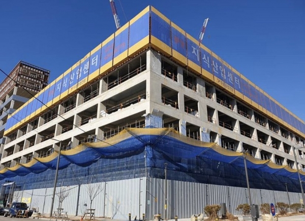 경기 시흥시 지식산업센터 공사 현장. (사진= 상가정보연구소)