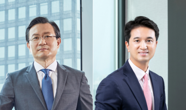 유정준 SK E&S 부회장(왼쪽)과 추형욱 SK E&S 신임 대표이사 사장 (사진=SK E&S)