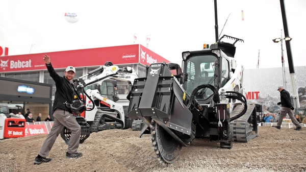 두산밥캣의 장비가 바우마 전시회에서 전시되고 있다. (사진=두산밥캣)