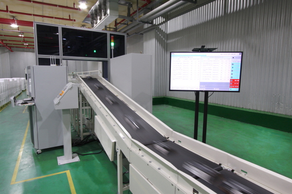 계룡물류센터 내 새롭게 구축된 '온라인몰 전용 자동화라인' (사진=아워홈)