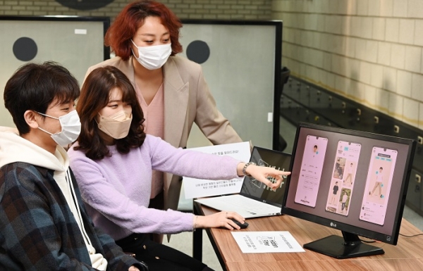 LG전자의 1호 사외벤처 'EDWO'가 언택트 방식의 패션 플랫폼을 구축하고 온라인에서 고객 체형에 맞는 최적 사이즈와 핏을 찾아주는 '히든피터(Hidden Fitter)' 서비스를 본격적으로 시작한다. (사진=LG전자)