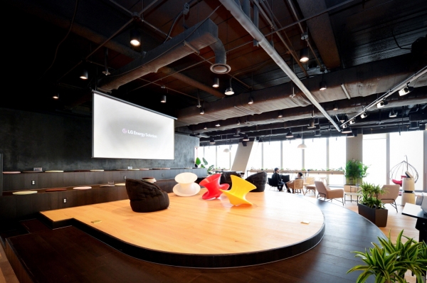 LG에너지솔루션이 서울 여의도 파크원 빌딩 최고층인 63층에 조성한 소통라운지 (사진=LG에너지솔루션)