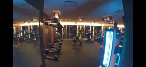 LG전자는 21일(미국 현지시간) 온라인으로 열린 'Best of CES: NEXT BIG THING'에서 비대면 방역로봇 'LG 클로이 살균봇(LG CLOi DisinfectBot)'이 호텔 객실을 살균하는 장면을 실시간으로 시연했다. (사진=LG전자)