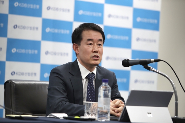 안영규 산업은행 기업금융부문장 직무대리는 2일 쌍용자동차 관련 온라인 기자간담회를 개최하고 질의에 답하고 있다. (사진=산업은행)