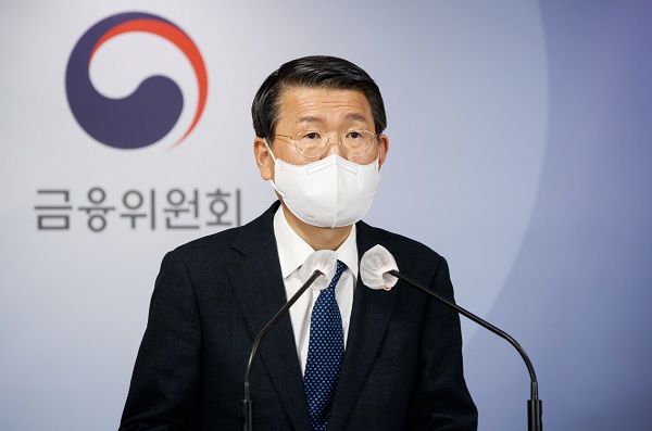 은성수 금융위원장이 '공매도 금지 연장' 조치와 관련해 설명하고 있다.(사진=금융위원회)