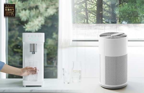 SK매직 '스스로 직수 정수기', '올클린 공기청정기'가 '2021 대한민국 브랜드 명예의전당'에서&nbsp;정수기·공기청정기 부문&nbsp;1위 브랜드로 선정됐다. (사진=SK매직)