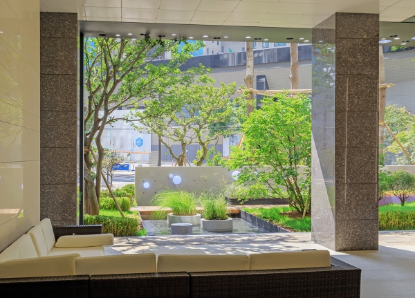 서울 문정동 '래미안 리더스원' 필로티 가든. (사진= 삼성물산)