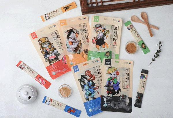 액상형 반려동물 간식인 '휘슬 프레시한(韓) 스틱' 5종 (사진=애경산업) 