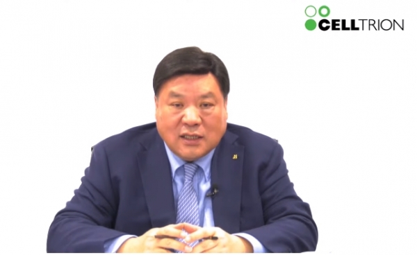 18일 서정진 셀트리온 명예회장은 온라인 기자간담회를 열어 경증 및 중등증을 대상으로 한 렉키로나주의 임상 2상 결과와 3상 계획에 대해 설명했다. (사진=온라인 기자간담회 캡처)