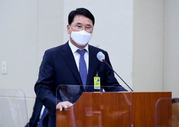 한영석 현대중공업 대표가 답변하고 있다. (사진=연합뉴스)