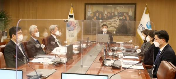 이주열 한국은행 총재가 25일 오전 서울 중구 한국은행에서 열린 금융통화위원회 본회의에서 회의를 주재하고 있다. (사진=한국은행)