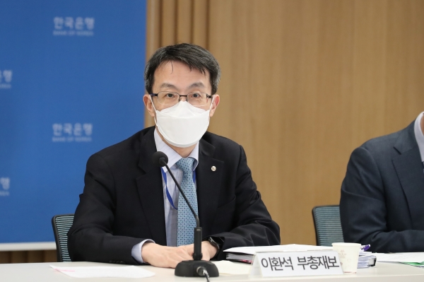 이환석 한국은행 부총재보가 25일 오후 서울 중구 한국은행에서 열린 경제전망 설명회에서 발언하고 있다. (사진=한국은행)