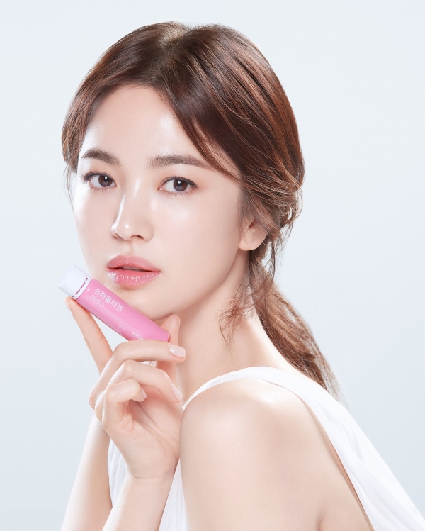 바이탈뷰티 신제품 슈퍼콜라겐 에센스 화보 (사진=아모레퍼시픽)