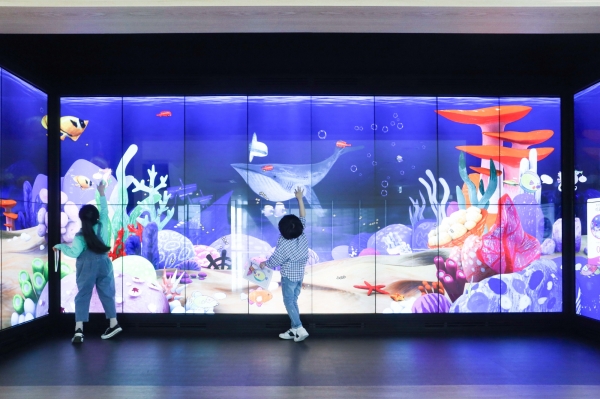 아이들이 의정부 을지대병원의 '아이들나라'를 이용하는 모습. (사진=LG유플러스)