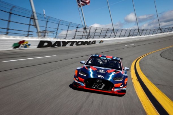 'PURE ETCR' 대회에 출전 예정인 벨로스터 N ETCR의 주행장면 (사진= 현대차)