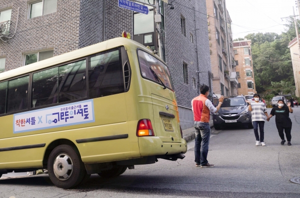 SK텔레콤과 모두의셔틀은 열악한 출퇴근 환경으로 어려움을 겪고 있는 중증장애인 근로자를 지원하기 위한 모빌리티 서비스 '착한셔틀 모빌리티'를 서비스하고 있다. (사진=SK텔레콤)