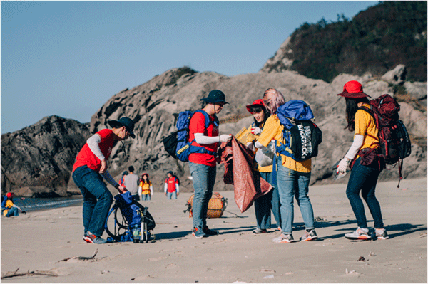 블랙야크청년셰르파 5기 단원들의 지난해 활동 모습. (사진=BYN블랙야크) 
