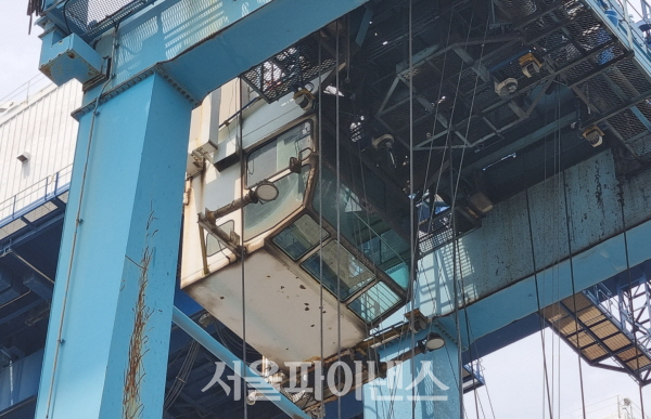 '5G 기반 크레인 원격제어' 도입전에는 사진 속 자리에서 작업자가 25m 상공에서 아래를 바라보며 장시간 조종해야 했다. (사진=이호정 기자)