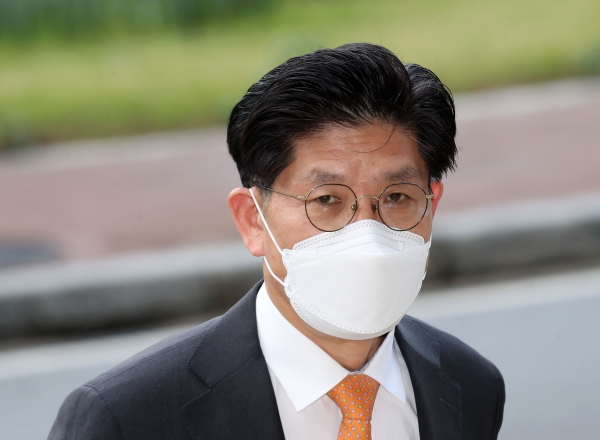 출근하는 노형욱 국토교통부 장관 후보자. (사진=연합뉴스)