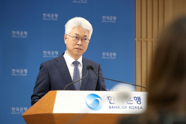 박양수 한국은행 경제통계국장이 7일 오전 서울 중구 한국은행에서 '2021년 3월 국제수지(잠정)'의 주요 특징을 설명하고 있다. (사진= 한국은행)