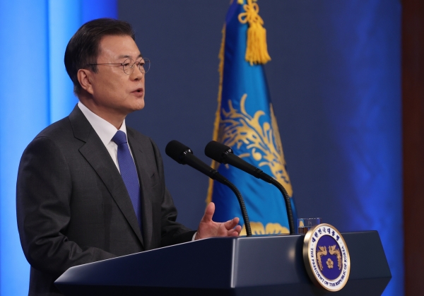 문재인 대통령이 10일 청와대 춘추관 대브리핑룸에서 취임 4주년 특별연설을 하고 있다. (사진=연합뉴스)