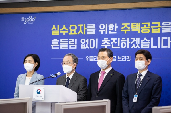 김수상 국토교통부 주택토지실장이 12일 정부세종청사에서 열린 제7차 위클리 주택공급 브리핑에서 발언하고 있다. (사진=연합뉴스)