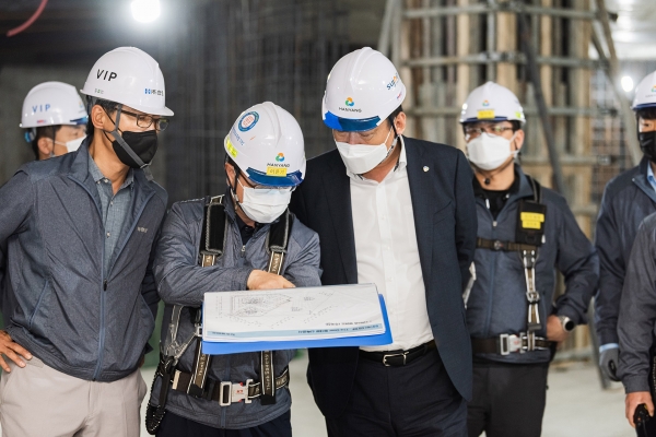 김형일 한양 대표이사가 지난 13일 청량리 192현장을 찾아 안전보건 경영활동을 하고 있다. (사진=한양)