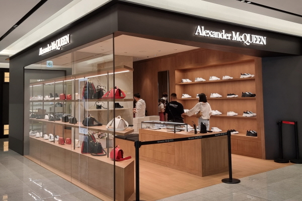 서울 중구 신세계면세점 명동점 9층 알렉산더맥퀸 매장 전경. (사진=신세계면세점)
