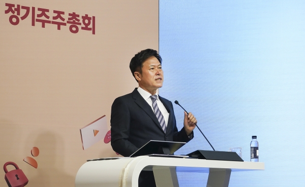 박정호 SK텔레콤 최고경영자(CEO)가 지난 3월 25일 본사 T타워 수펙스홀에서 온라인으로 중계된 주주총회에 참석한 모습. (사진=SK텔레콤)