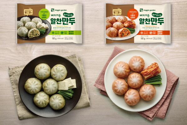 베지가든 '속이 보이는 알찬 만두' 향긋한 부추맛과 매콤한 김치맛 (사진=농심)