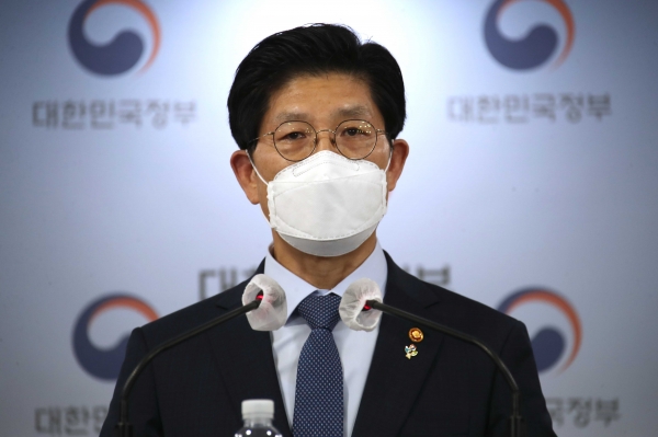 노형욱 국토교통부 장관이 7일 정부서울청사 브리핑실에서 LH혁신방안 대국민 브리핑을 하고 있다. (사진=연합뉴스)