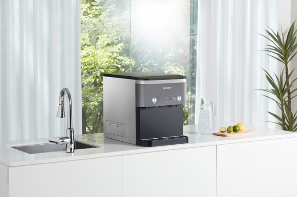 청호나이스가 새롭게 출시한 '청호 직수 얼음정수기 세니타 슈퍼' 제품 (사진=청호나이스)