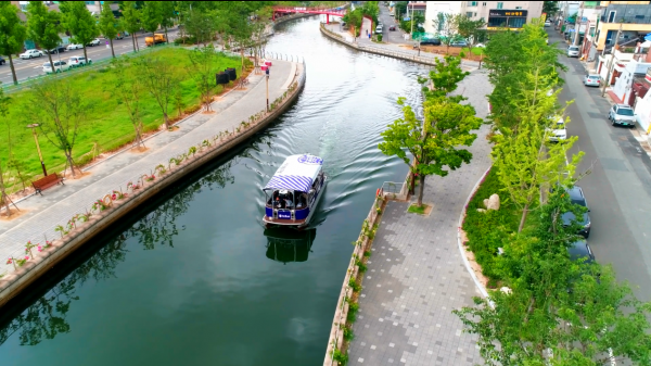 현대중공업그룹의 선박 자율운항 전문 회사 아비커스가 16일 경북 포항운하 일원에서 '선박 자율운항 시연회'를 진행하고 있다. (사진=현대중공업그룹)