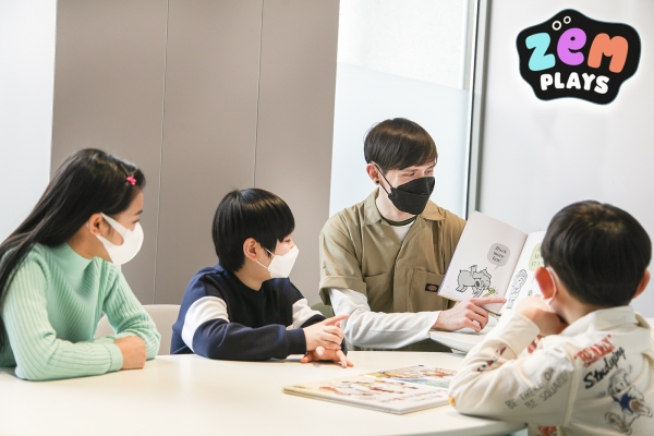 잼플레이스 클래스룸에서 오프라인 클래스를 진행하는 모습. (사진=SK텔레콤)