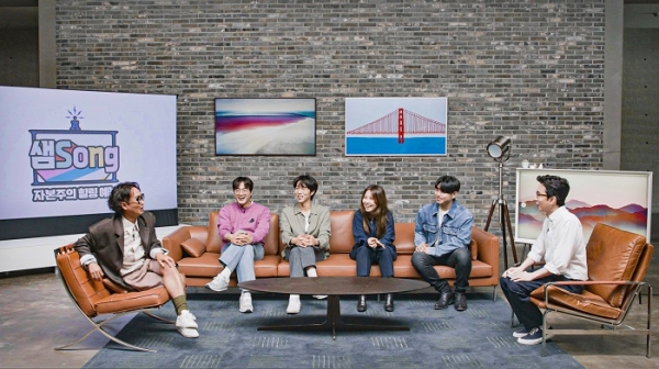엔터테인먼트사 안테나 소속 뮤지션들이 웹 예능 '샘Song'을 촬영하는 모습. 사진 왼쪽부터 정재형, 페퍼톤스 이장원·신재평, 권진아, 샘김, 유희열. (사진=삼성전자)