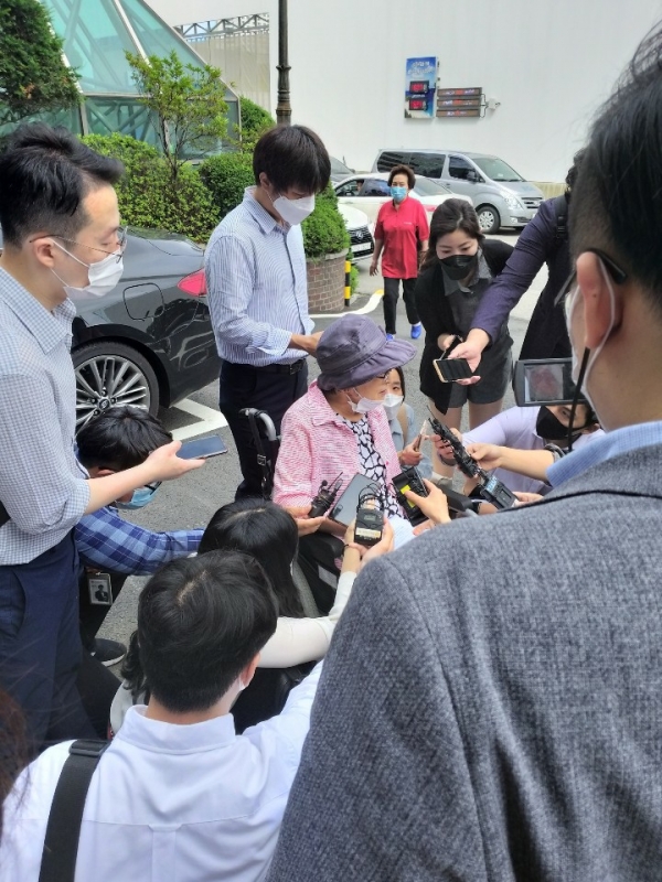 옵티머스펀드 투자 피해자가 피해 사실을 성토하고 있다.(사진=남궁영진 기자)