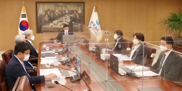 이주열 한국은행 총재가 15일 오전 서울 중구 한국은행에서 열린 금융통화위원회 본회의에서 회의를 주재하고 있다. (사진=한국은행)