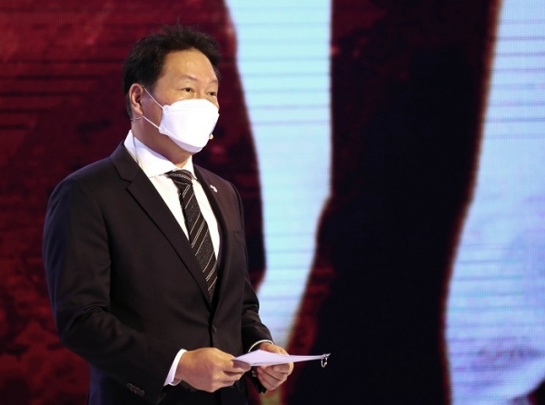 대한상공회의소가 31일 세종대로 대한상의회관에서 개최한 '제48회 상공의 날 기념식'에서 최태원 대한상의 회장이 인사말을 하고 있다. (사진=대한상공회의소)<br>